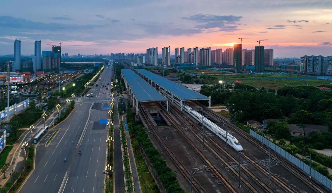 葛店高铁地铁双城际